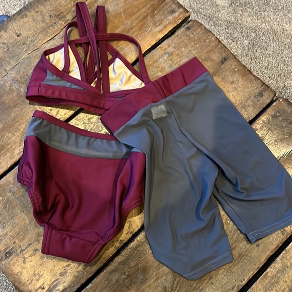 Maroon & Grey 3 piece Convention Set - Picture 3 of 4